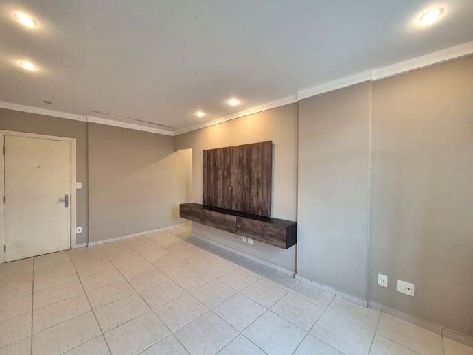 Apartamento com 3 Quartos à Venda - Foto 2