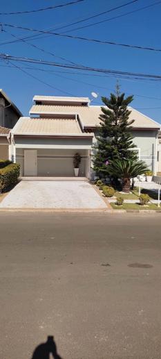 Casa com 3 Quartos à Venda - Foto 1