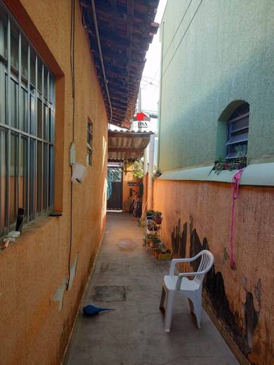Casa com 4 Quartos à Venda, 250,00 m² - Foto 2
