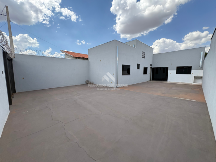 Casa com 2 Quartos à Venda, 200,00 m² - Foto 2