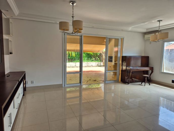 Casa com 4 Quartos à Venda - Foto 3