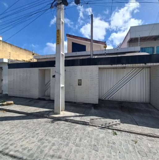 Casa com 4 Quartos à Venda - Foto 1