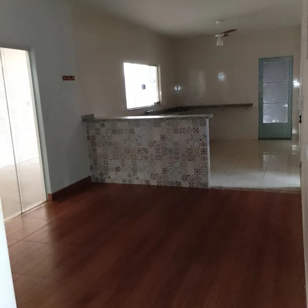 Casa com 4 Quartos à Venda - Foto 1