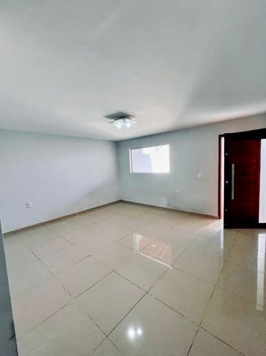Casa com 3 Quartos à Venda, 180,00 m² - Foto 2