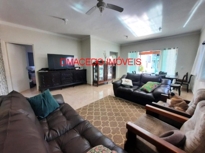 Casa com 3 Quartos à Venda - Foto 2