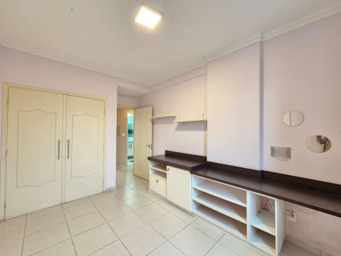 Apartamento com 3 Quartos à Venda - Foto 8