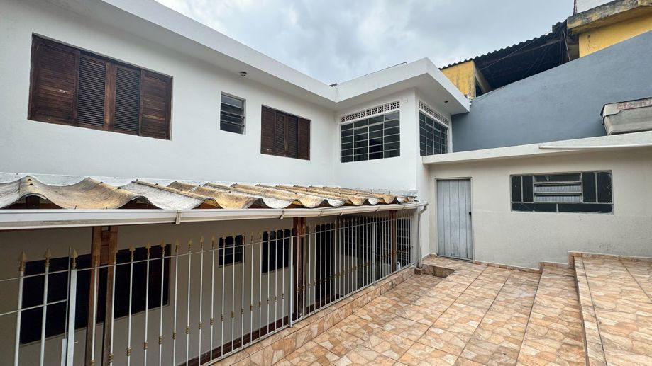 Casa com 4 Quartos à Venda - Foto 1