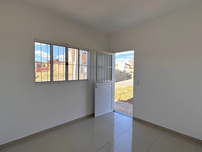 Casa com 2 Quartos à Venda - Foto 2