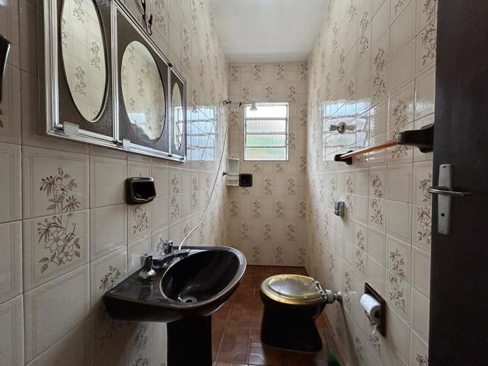 Casa com 4 Quartos à Venda - Foto 4