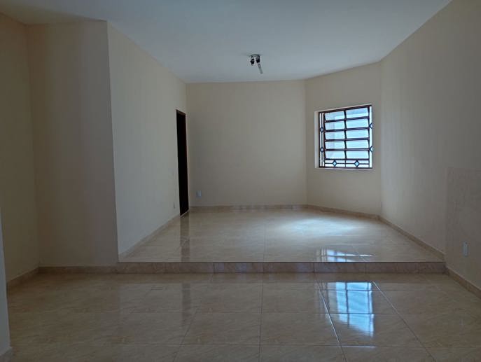 Casa com 3 Quartos à Venda, 300,00 m² - Foto 2
