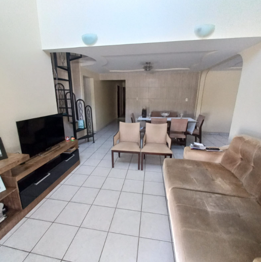 Casa com 4 Quartos à Venda - Foto 3