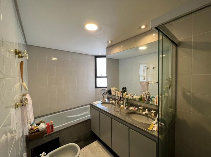 Apartamento com 4 Quartos à Venda - Foto 28