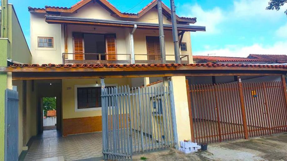 Casa com 3 Quartos à Venda, 150,00 m² - Foto 1