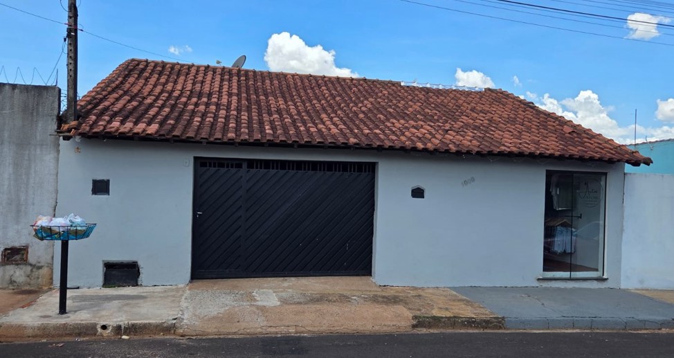 Casa com 3 Quartos à Venda - Foto 1