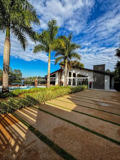 Casa com 6 Quartos à Venda, 2.100,00 m² - Foto 2