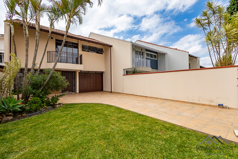 Casa com 3 Quartos à Venda, 296,00 m² - Foto 2